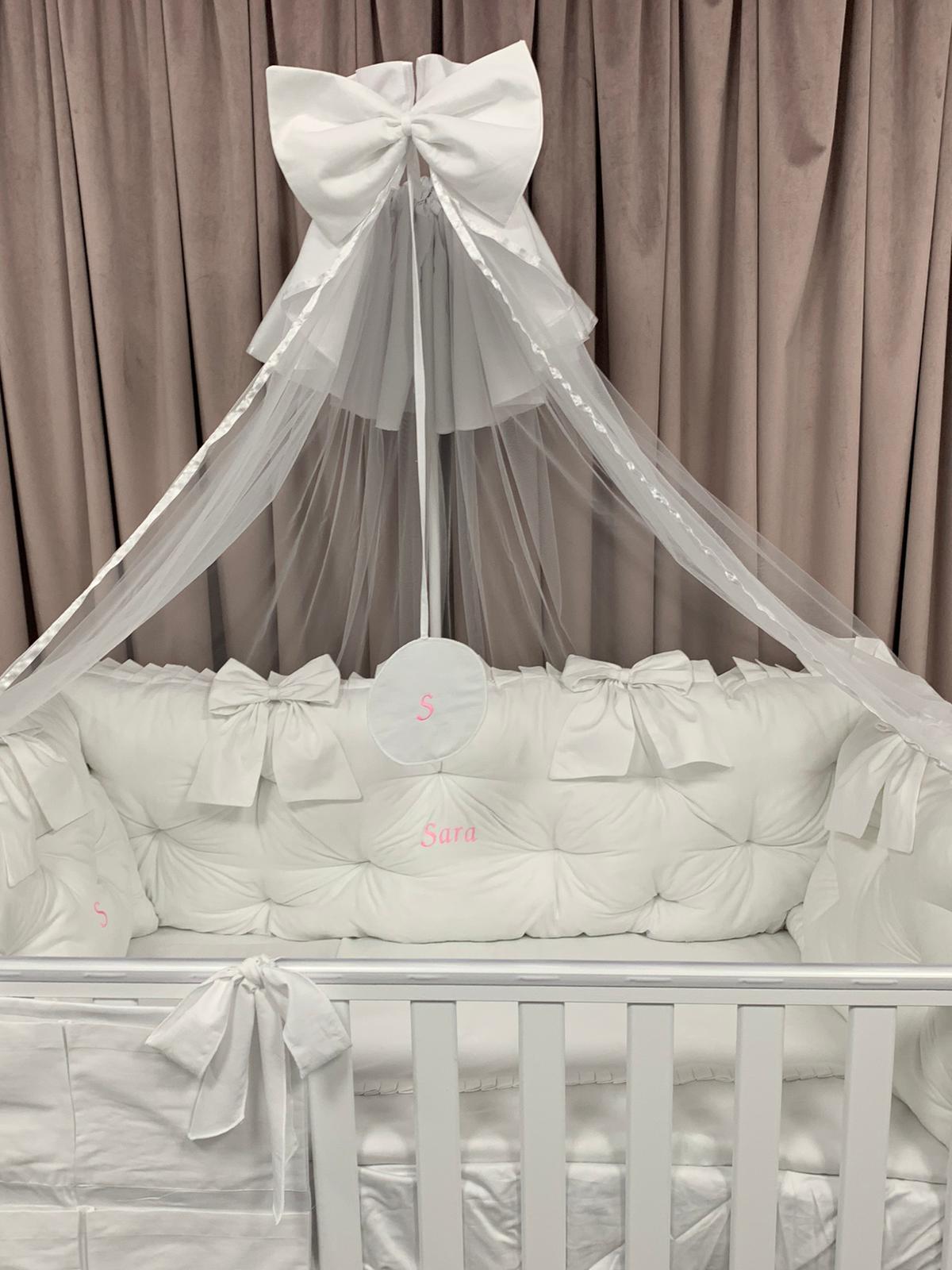 PEPPIbambini ROYAL Sara Baby-Bettwaren, 11-teilig, Bettwäsche, 100% Baumwolle mit Stickerei + Moskitonetz