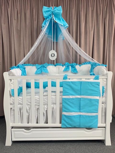 PEPPIbambini ROYAL White Turqoise Little Prince Baby-Bettwaren, 11-teilig, Bettwäsche, 100% Baumwolle mit Stickerei + Moskitonetz – Image 3