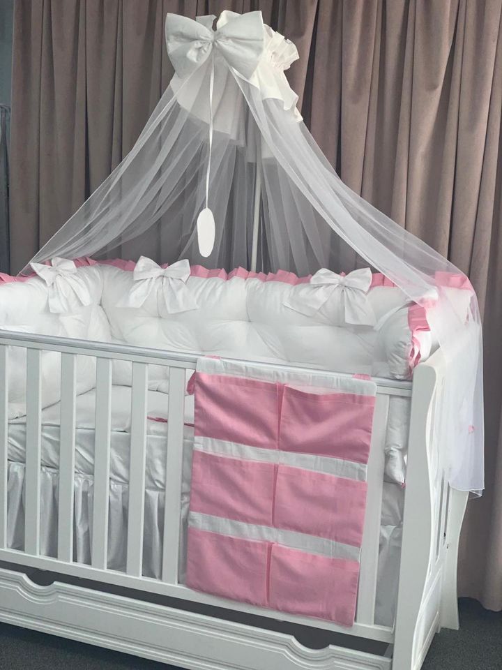 PEPPIbambini ROYAL White Pink Baby-Bettwaren, 11-teilig, Bettwäsche, 100% Baumwolle mit Stickerei + Moskitonetz – Image 5