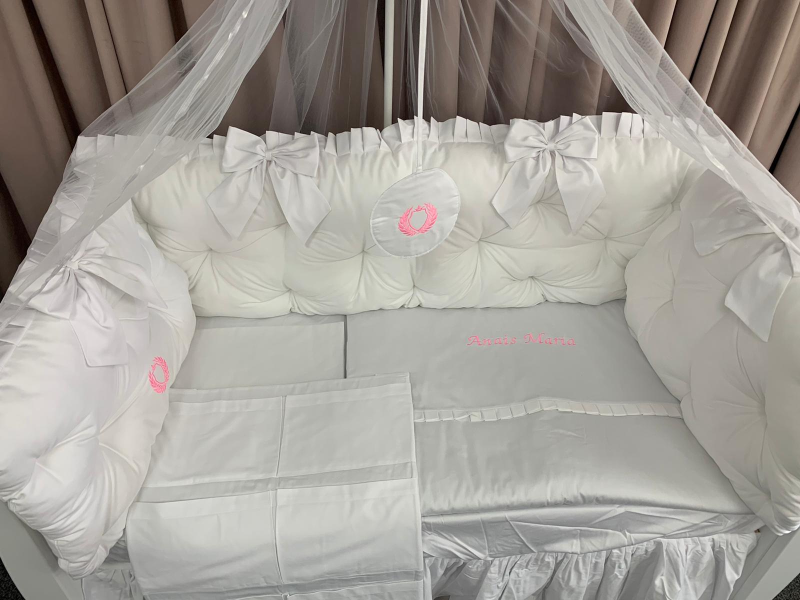 PEPPIbambini ROYAL White Anais Maria Baby-Bettwaren, 11-teilig, Bettwäsche, 100% Baumwolle mit Stickerei + Moskitonetz – Image 2