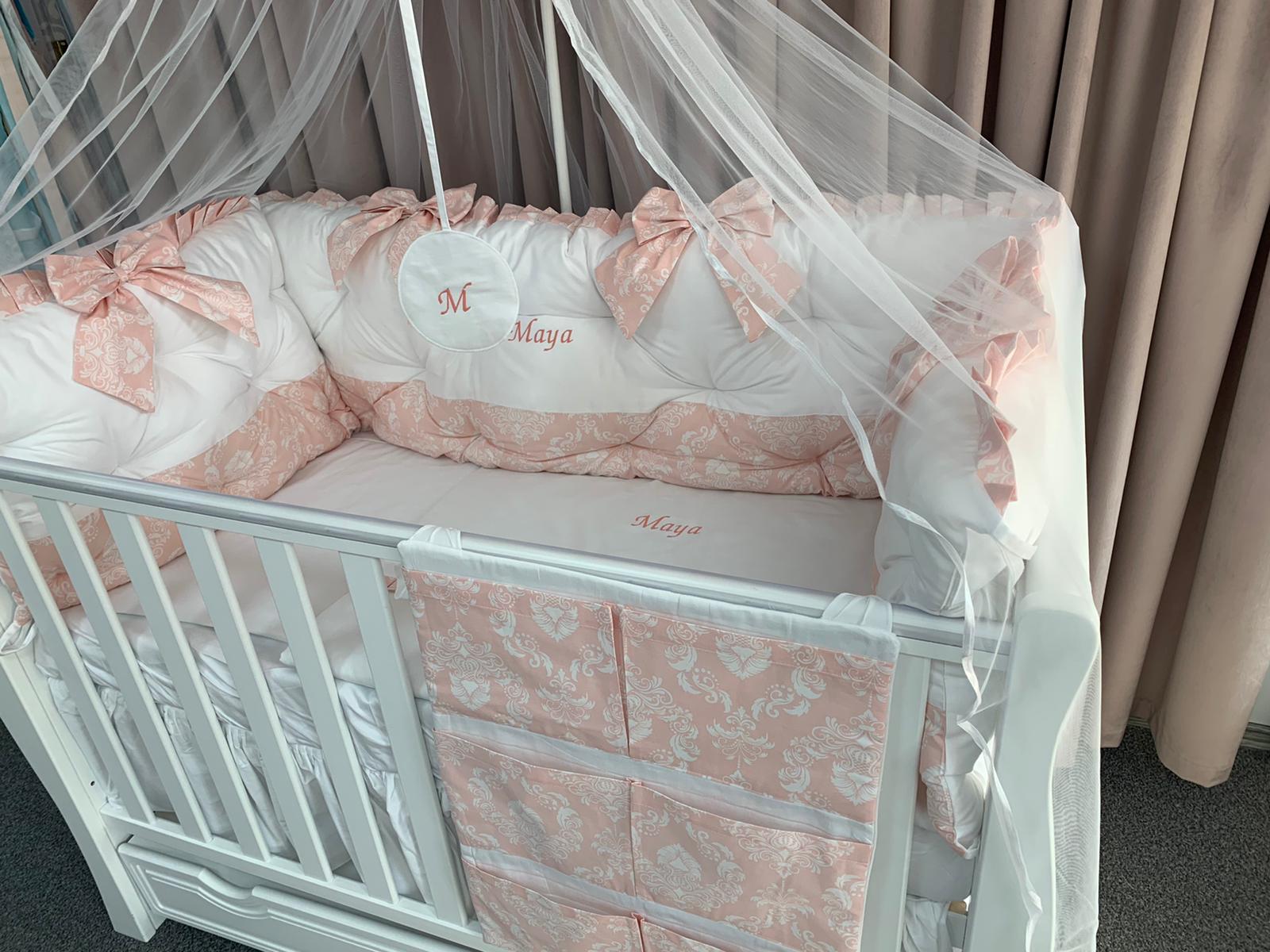 PEPPIbambini ROYAL White Somon Maya Baby-Bettwaren, 11-teilig, Bettwäsche, 100% Baumwolle mit Stickerei + Moskitonetz – Image 3