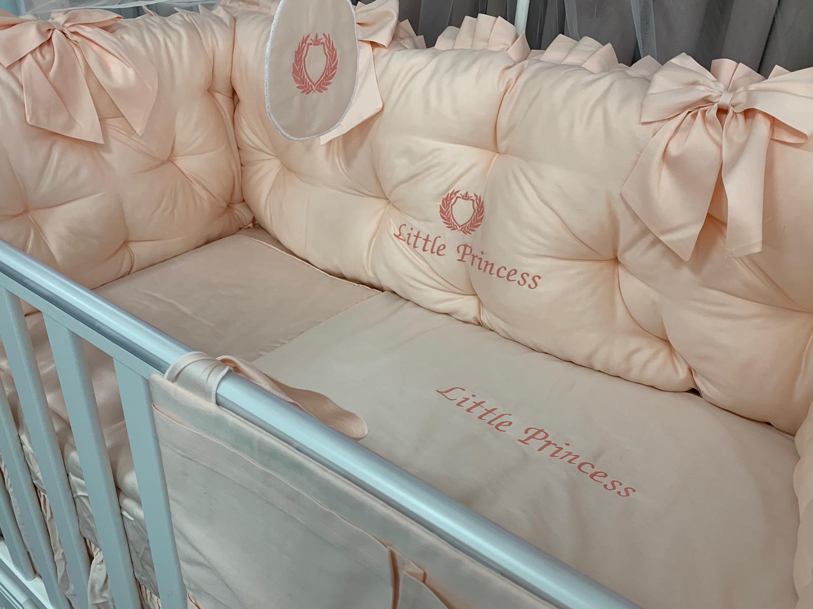 PEPPIbambini ROYAL Somon Little Princess Baby-Bettwaren, 11-teilig, Bettwäsche, 100% Baumwolle mit Stickerei + Moskitonetz – Image 7