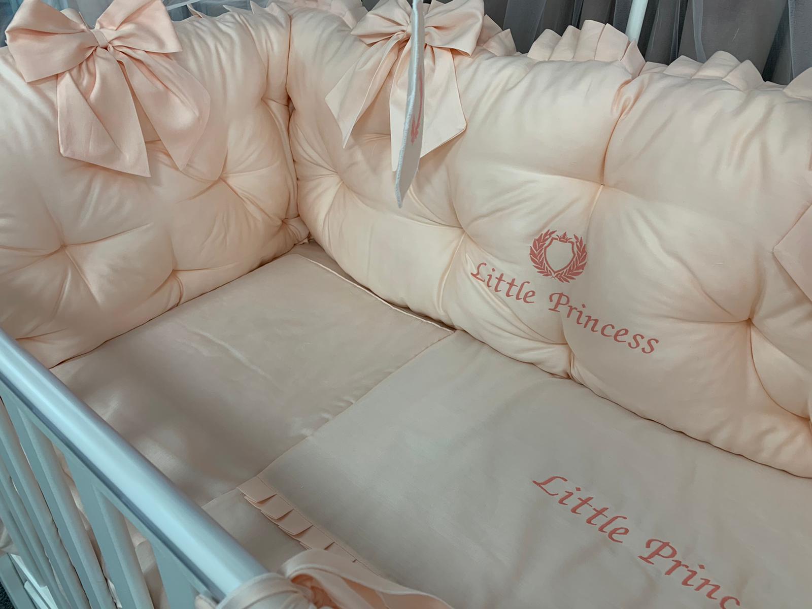 PEPPIbambini ROYAL Somon Little Princess Baby-Bettwaren, 11-teilig, Bettwäsche, 100% Baumwolle mit Stickerei + Moskitonetz – Image 4