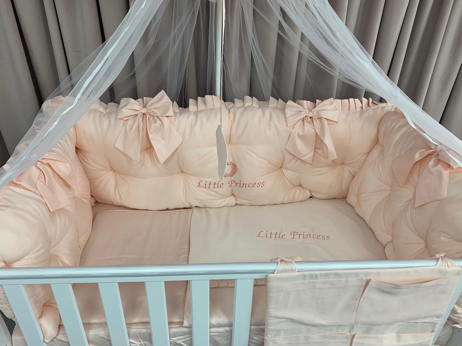 PEPPIbambini ROYAL Somon Little Princess Baby-Bettwaren, 11-teilig, Bettwäsche, 100% Baumwolle mit Stickerei + Moskitonetz – Image 3