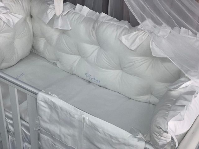 PEPPIbambini ROYAL White Victor Baby-Bettwaren, 11-teilig, Bettwäsche, 100% Baumwolle mit Stickerei + Moskitonetz – Image 4