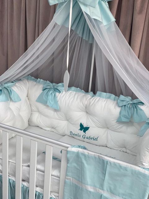 PEPPIbambini ROYAL White Mint Denis Baby-Bettwaren, 11-teilig, Bettwäsche, 100% Baumwolle mit Stickerei + Moskitonetz