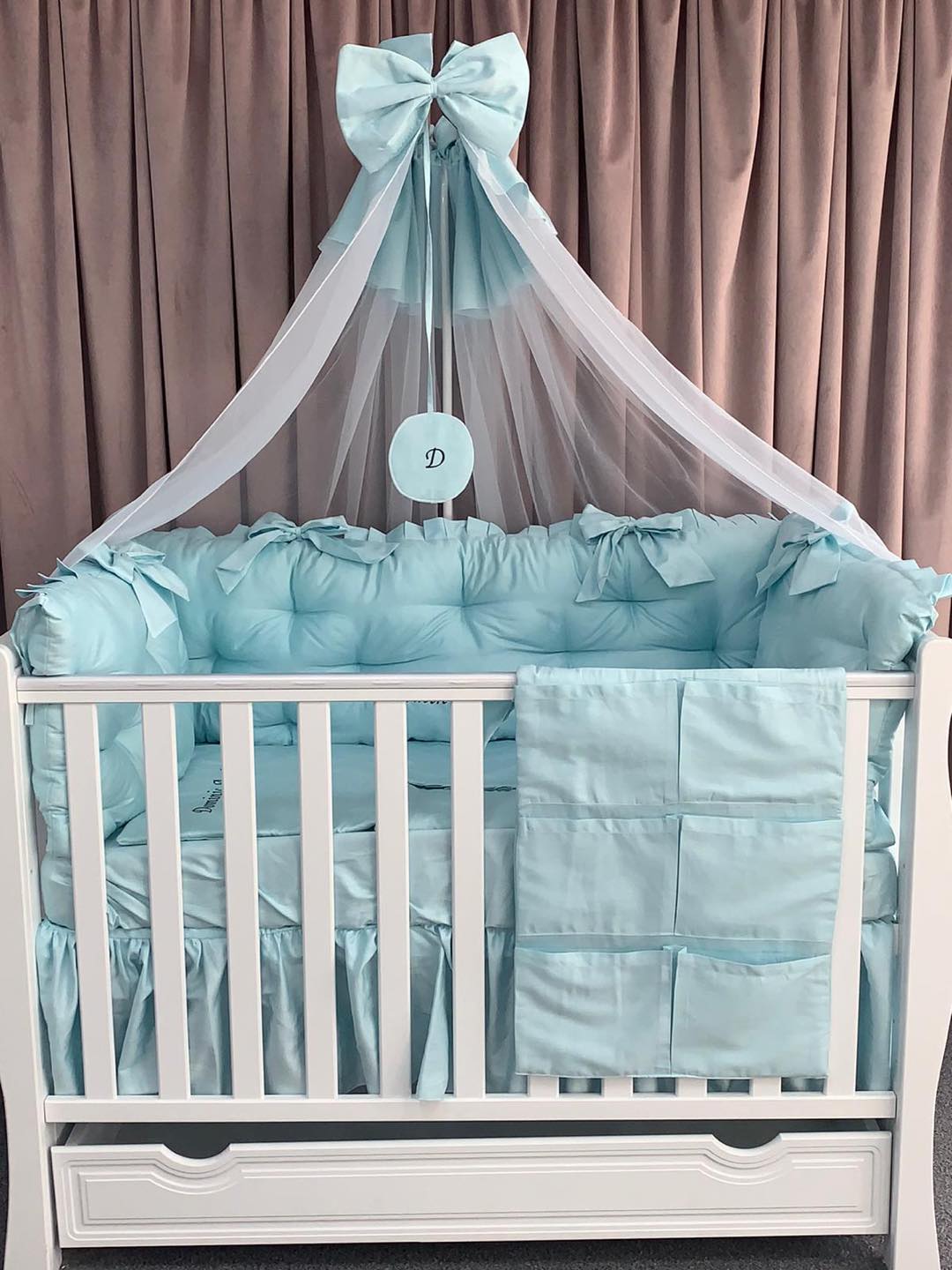 PEPPIbambini ROYAL Mint Dominic Baby-Bettwaren, 11-teilig, Bettwäsche, 100% Baumwolle mit Stickerei + Moskitonetz – Image 4