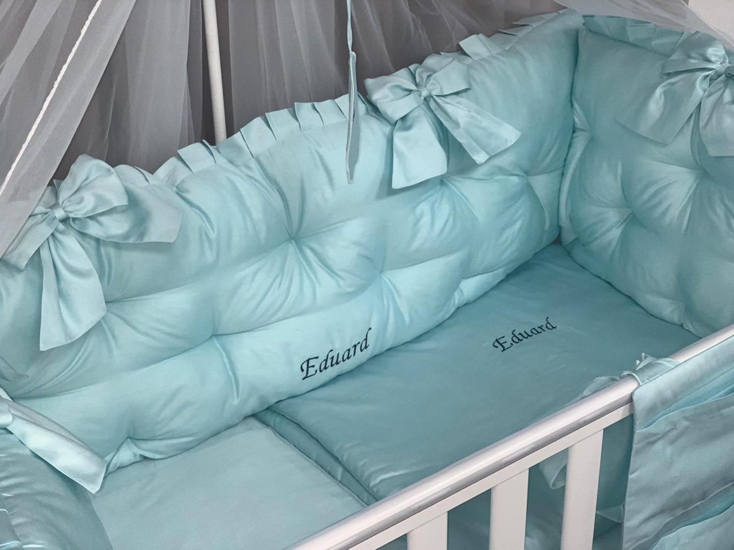 PEPPIbambini ROYAL Mint Eduard Baby-Bettwaren, 11-teilig, Bettwäsche, 100% Baumwolle mit Stickerei + Moskitonetz – Image 3