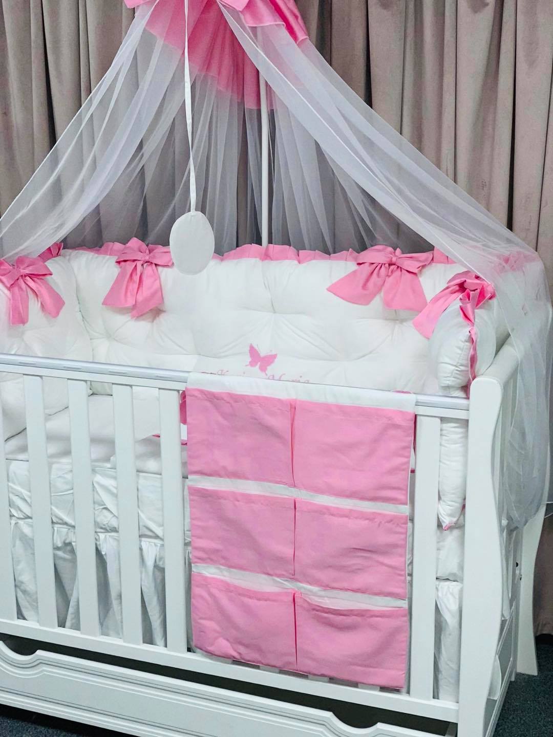 PEPPIbambini ROYAL White Pink Karina Baby-Bettwaren, 11-teilig, Bettwäsche, 100% Baumwolle mit Stickerei + Moskitonetz – Image 3